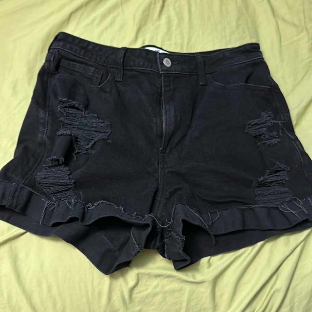 Black Hollister shorts